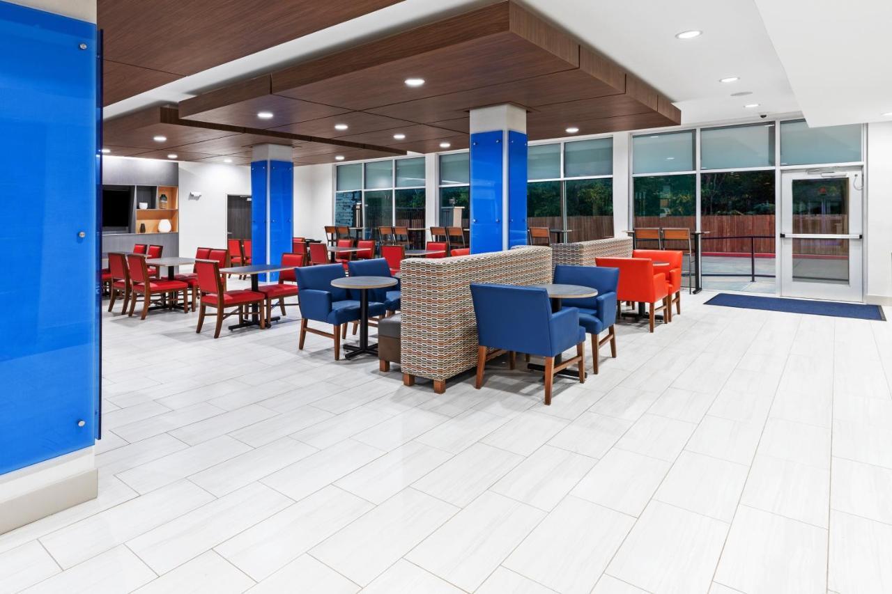 Holiday Inn Express & Suites - Denton - Sanger, An Ihg Hotel Екстер'єр фото