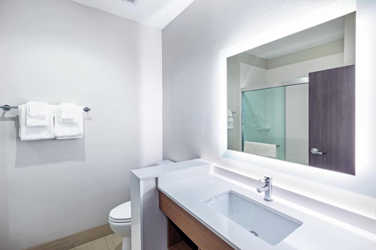 Holiday Inn Express & Suites - Denton - Sanger, An Ihg Hotel Екстер'єр фото
