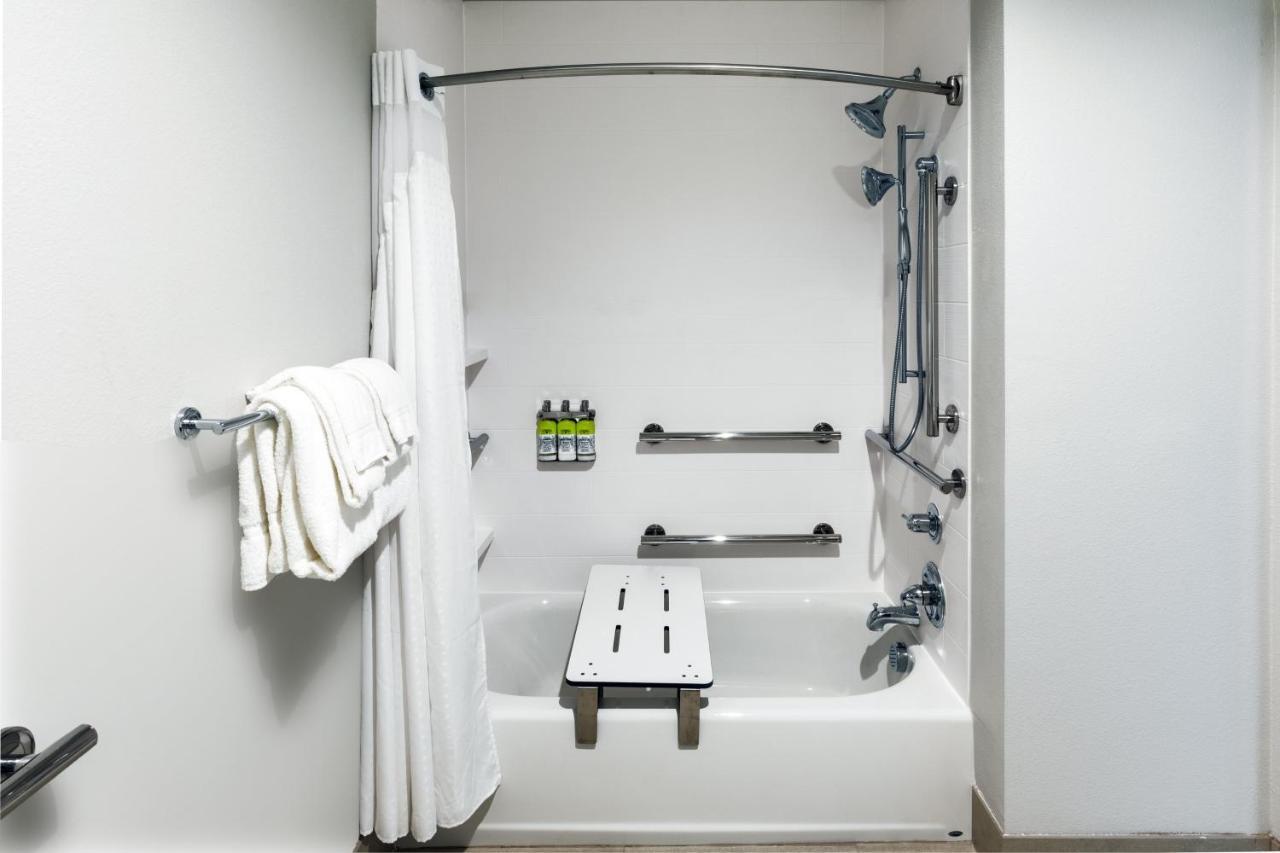 Holiday Inn Express & Suites - Denton - Sanger, An Ihg Hotel Екстер'єр фото